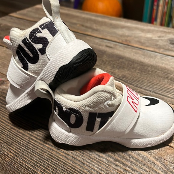 Nike sz 4 c - Picture 2 of 4